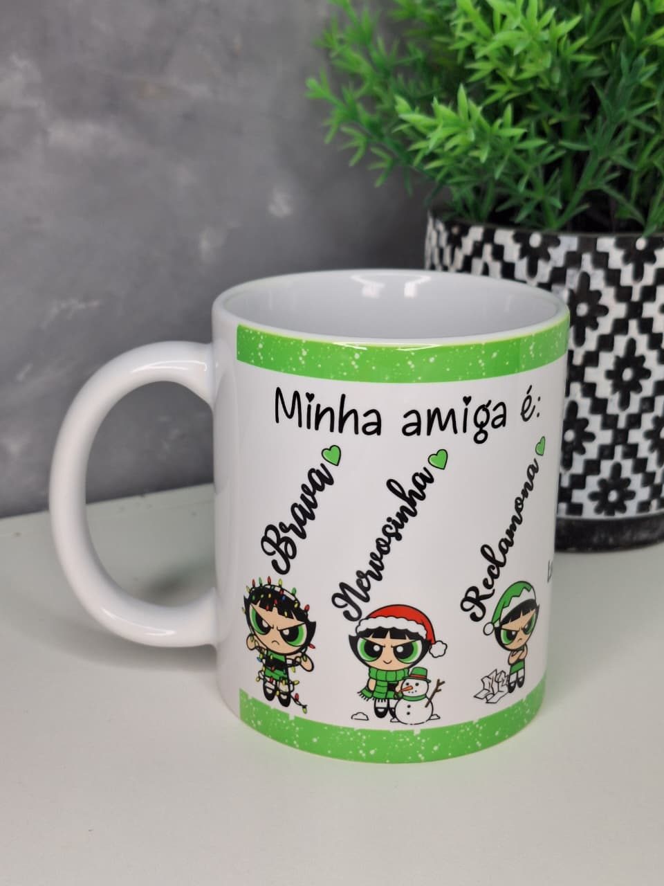 Caneca Personalizada - Docinho ''Minha Amiga é...'' Caneca Natalina